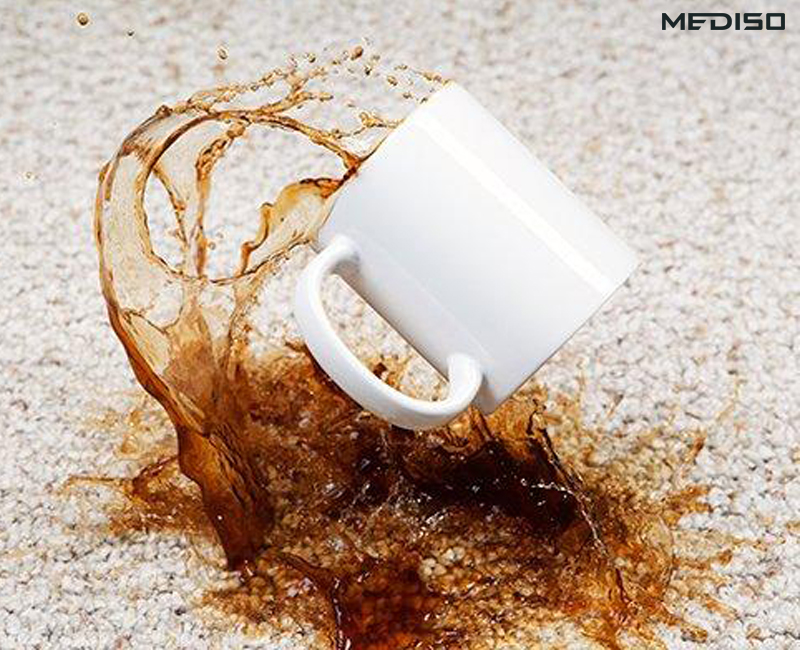 پاک کردن لکه چای از روی فرش